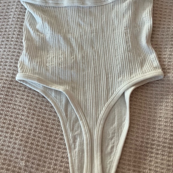 Urban outfitters bodysuit. - Picture 3 of 8